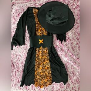 Halloween witch costume size 5/6